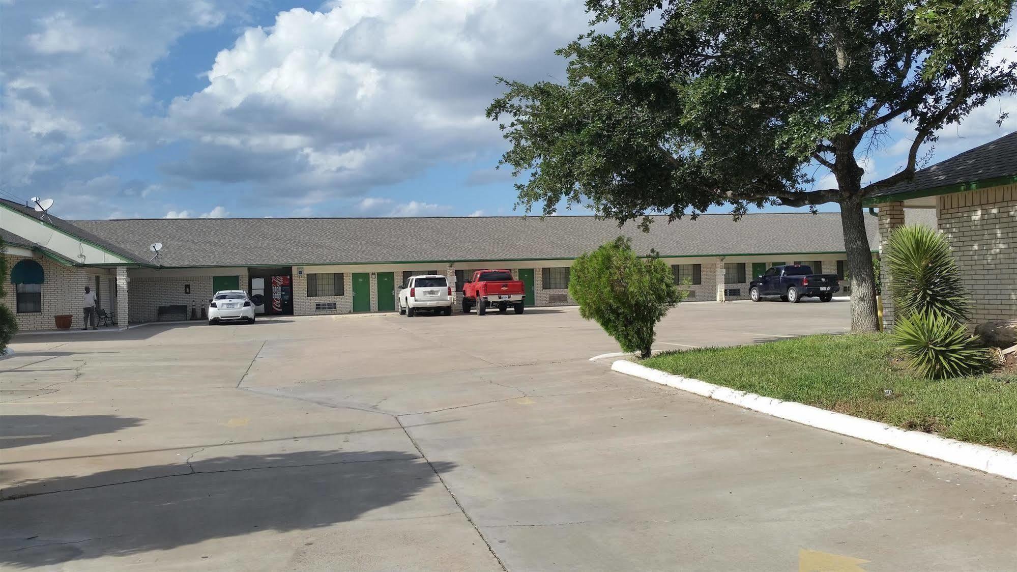Garden Inn & Suites Hebbronville Exterior foto